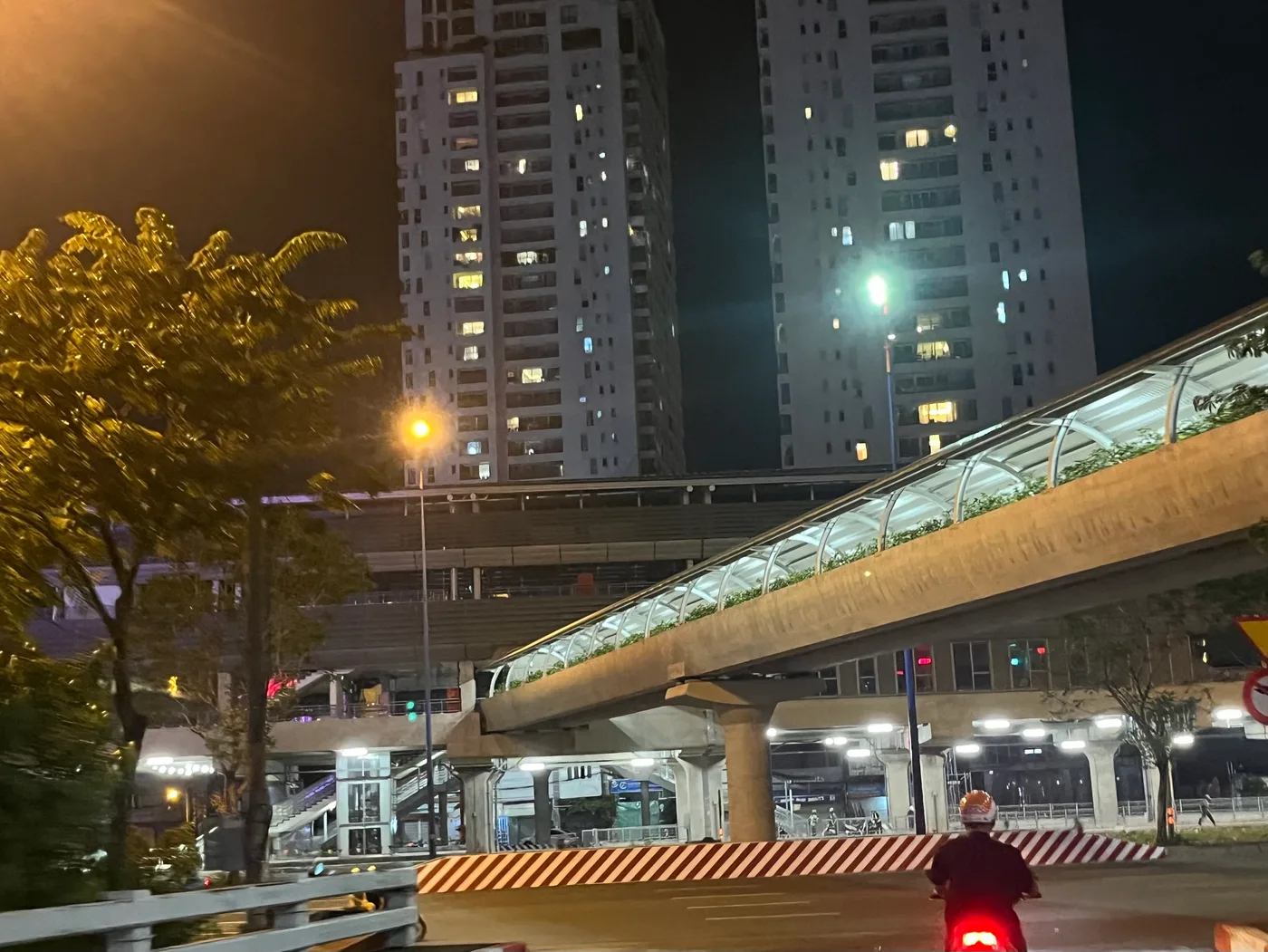 Cau Ong Bo station